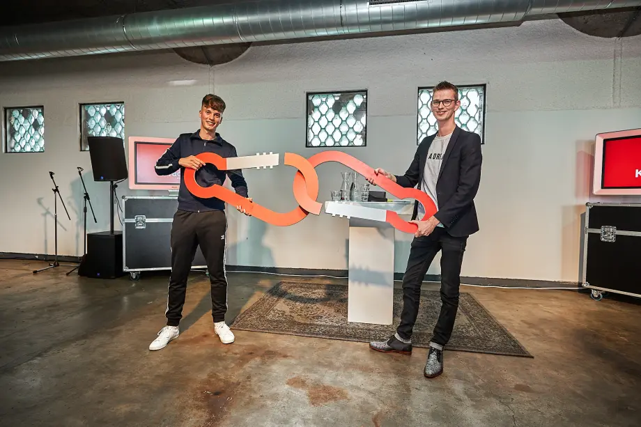 Wethouder en Pjotr haken karabiners in