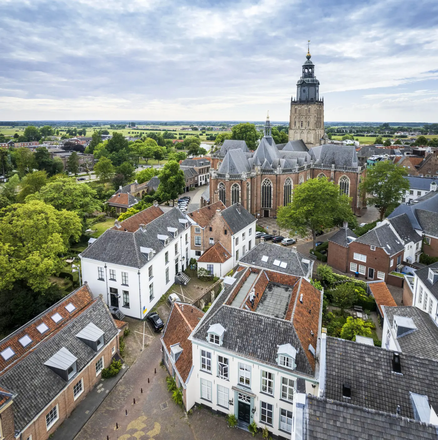 dronefoto boven zaadmarkt en proostdijsteeg